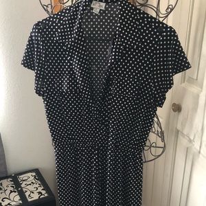 🌿Poke a dot blouse🌿